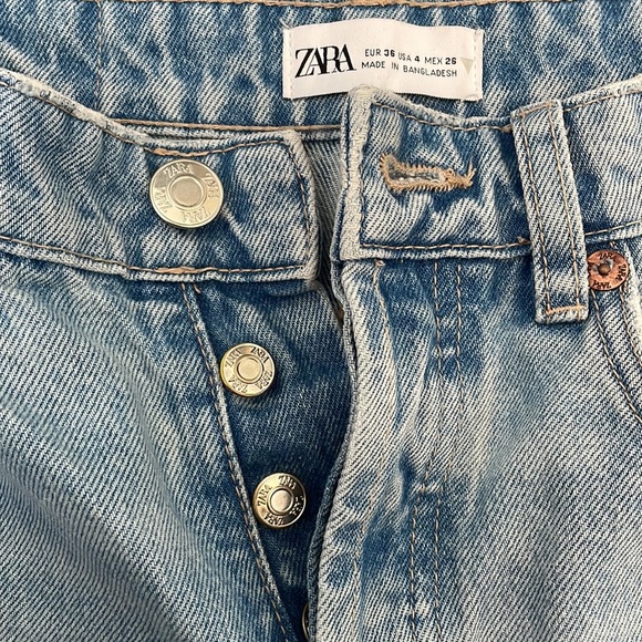 Zara Light Wash Ripped Jeans - Picture 6 of 6